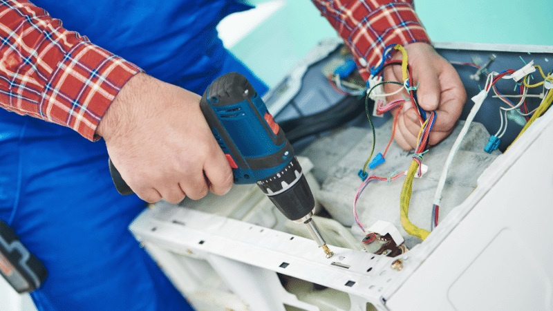 Zeytinburnu Ariston Ariston çamaşır makinesi kart tamiri – Su almama arızası orijinal parça ile giderildi. - Teknik servis örneği